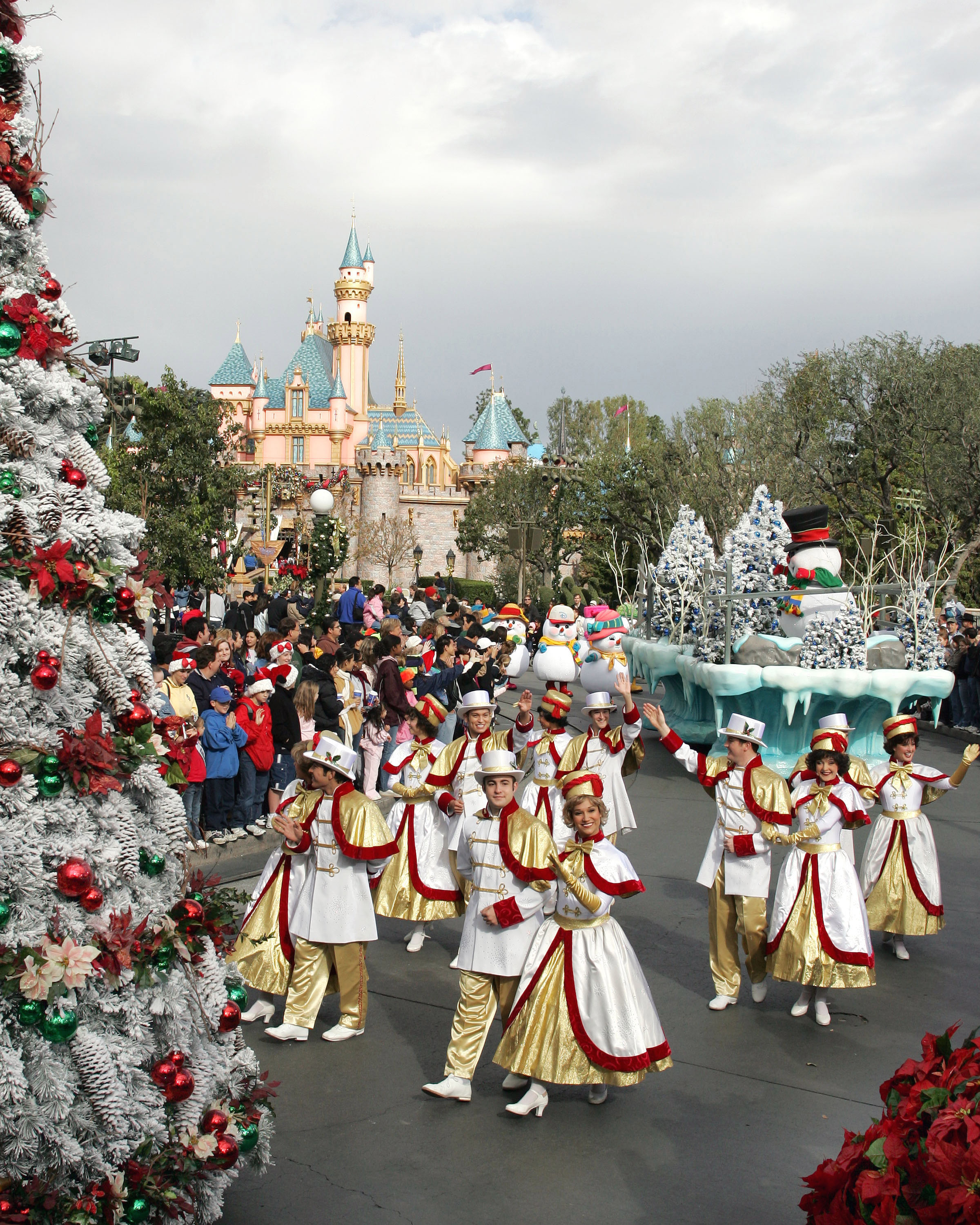 Disneyland Christmas Parade and Fireworks - Dad Logic