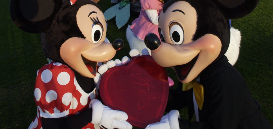 With Valentines Day around the corner, there are many guys planning out the perfect way to pop the question. Disneyland is a popular spot to propose year-round, but on Valentines Day you are even more likely to see someone on bended knee. For those planning a special moment, here are a few of the best places to propose at the Happiest Place on Earth.