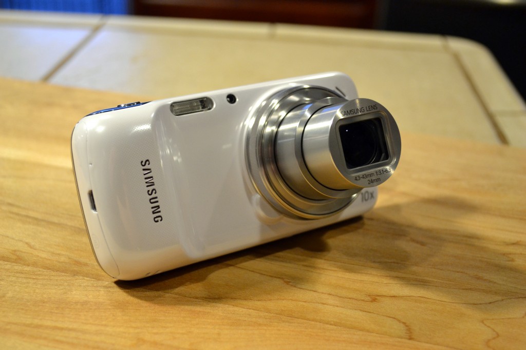 Samsung_Galaxy_S_4_Zoom_01