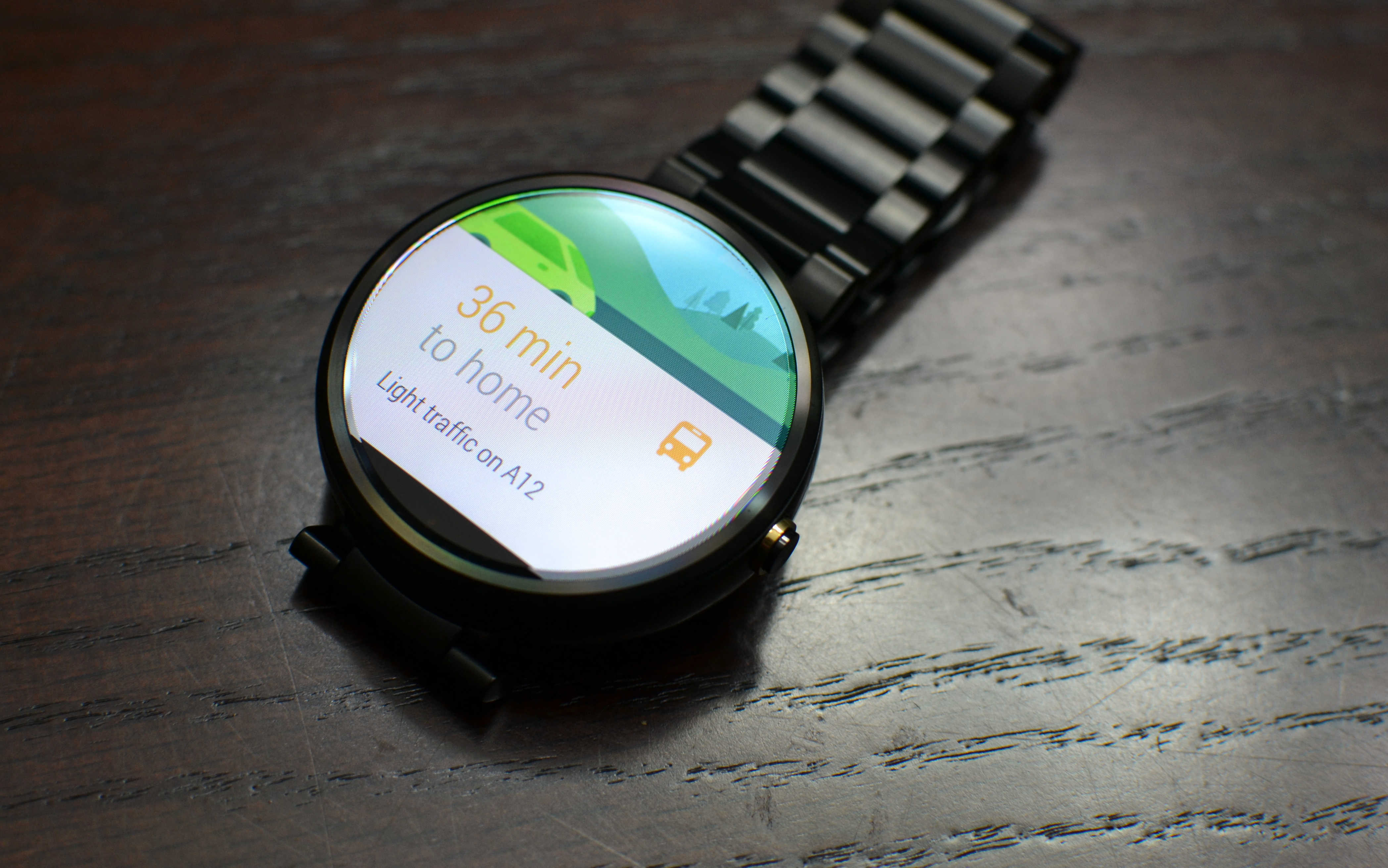 Moto 360 is a Fashionable Watch that Keeps you Connected Wherever You ...