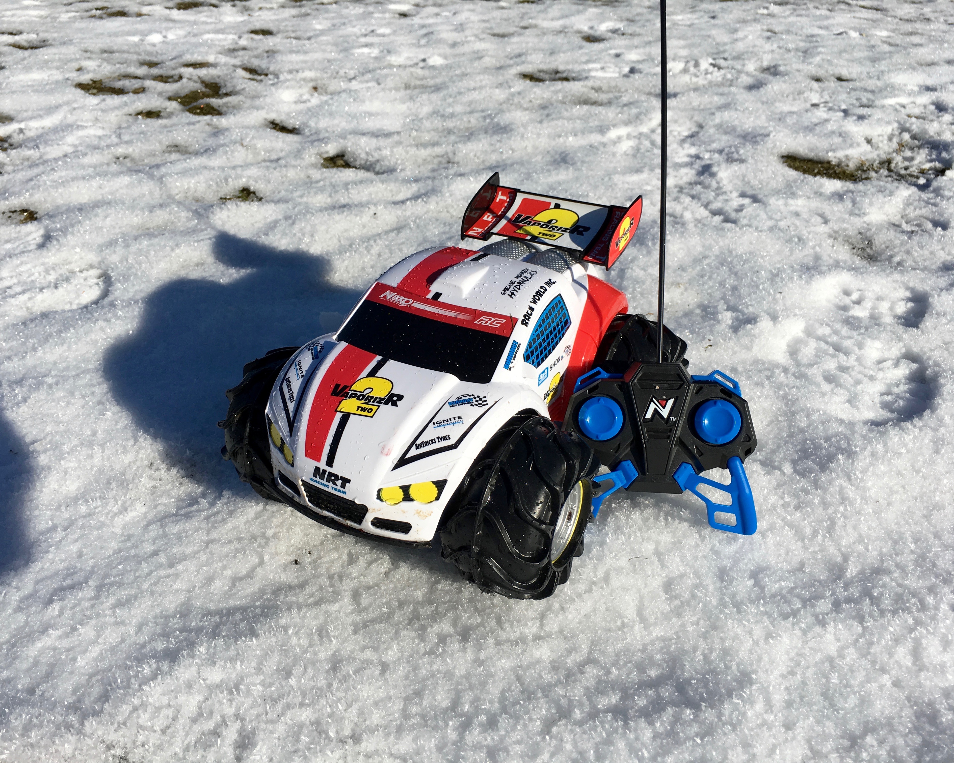 Wissen sap onwettig Toy State Nikko VaporizR 2 is an RC Car that Drives Through Snow, Ice, and  Water - Dad Logic